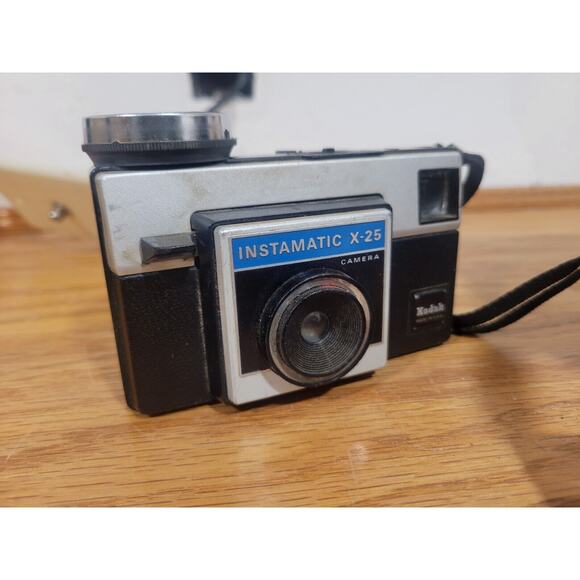 Vintage Kodak Instamatic X-25 Camera with Case works